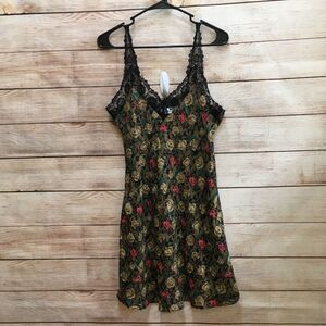 VINTAGE SILKSCREEN 100% SILK CHEMISE WITH PANTIES IN BLACK FLORAL‎